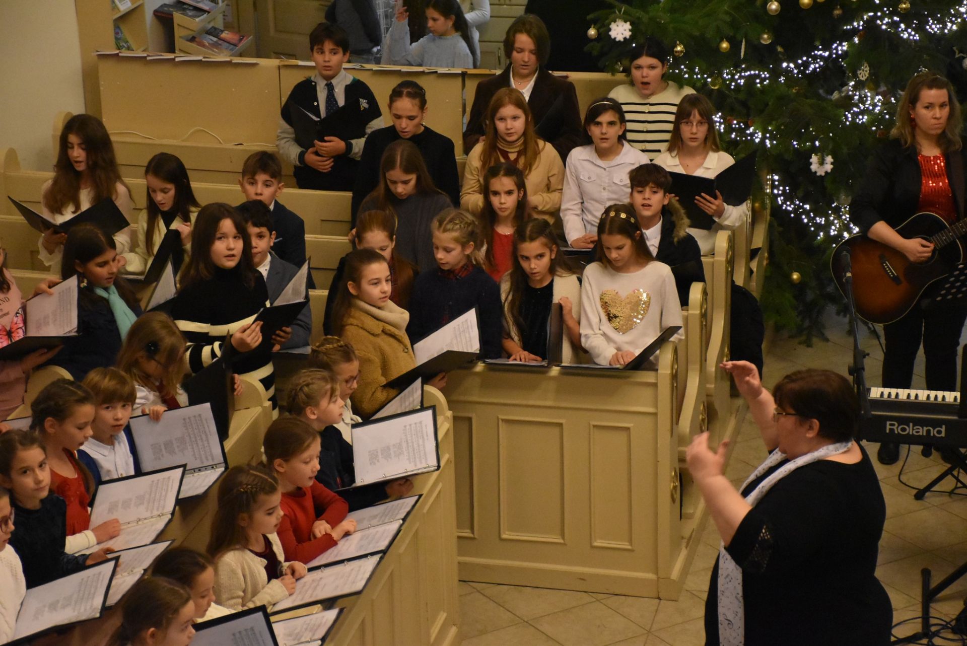 Hadd szóljon énekszó